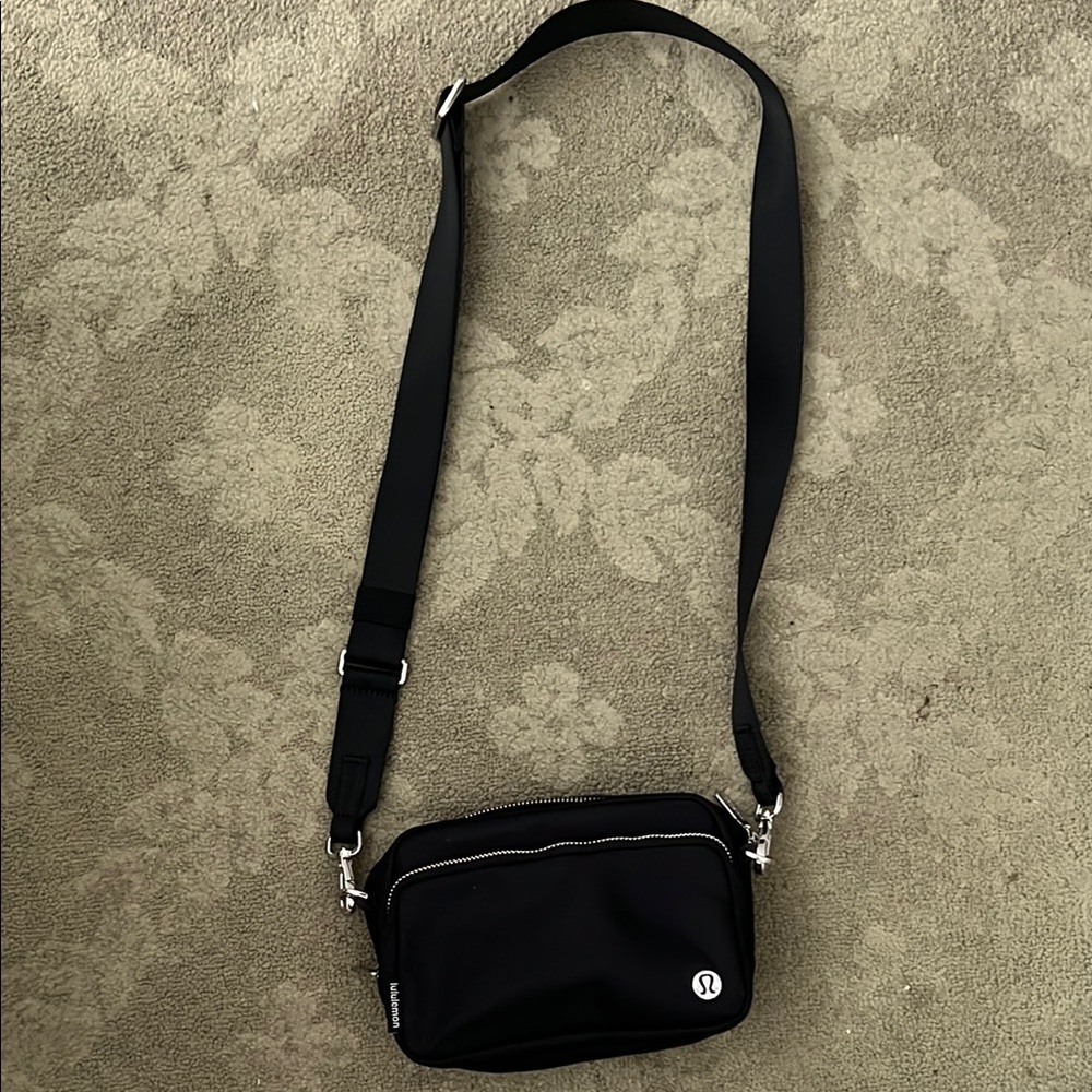 Lululemon Everywhere Crossbody Bag